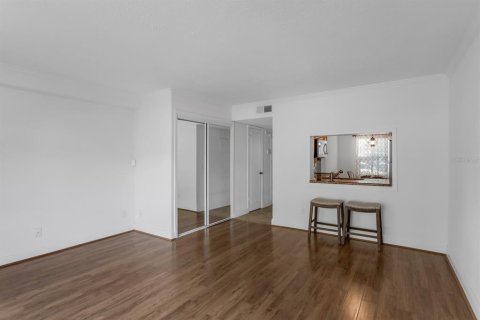 Condo in Tampa, Florida, 2 bedrooms  № 1852628 - photo 8