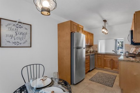 Condo in Tampa, Florida, 2 bedrooms  № 1852628 - photo 12