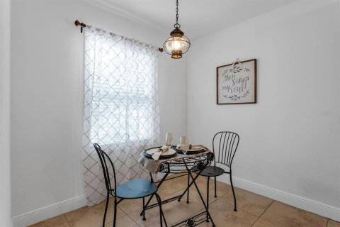 Condo in Tampa, Florida, 2 bedrooms  № 1852628 - photo 13