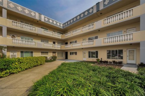 Condo in Clearwater, Florida, 2 bedrooms  № 1720819 - photo 2