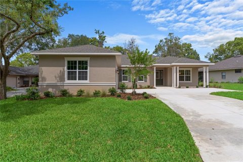 House in Lecanto, Florida 3 bedrooms, 227.52 sq.m. № 2217403 - photo 2