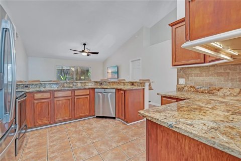 House in Minneola, Florida 3 bedrooms, 153.1 sq.m. № 2304612 - photo 5