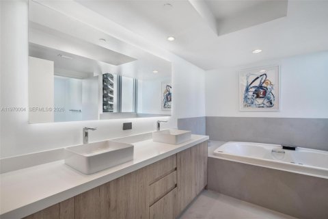 Condominio en venta en Miami, Florida, 2 dormitorios, 142.05 m2 № 2031019 - foto 21