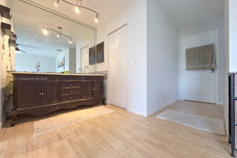 Townhouse in Miami, Florida 3 bedrooms, 163.04 sq.m. № 1968078 - photo 26