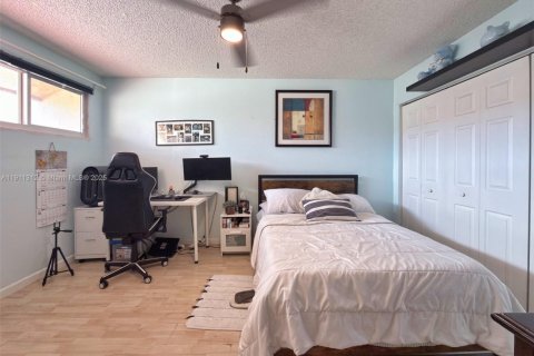 Townhouse in Miami, Florida 3 bedrooms, 163.04 sq.m. № 1968078 - photo 20