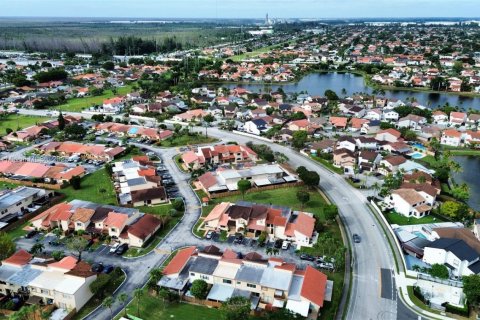 Townhouse in Miami, Florida 3 bedrooms, 163.04 sq.m. № 1968078 - photo 6