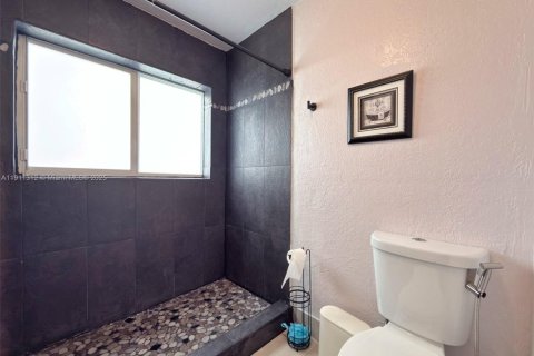 Townhouse in Miami, Florida 3 bedrooms, 163.04 sq.m. № 1968078 - photo 22