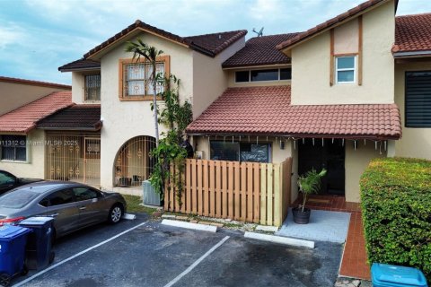 Townhouse in Miami, Florida 3 bedrooms, 163.04 sq.m. № 1968078 - photo 2