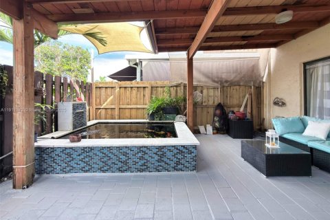 Townhouse in Miami, Florida 3 bedrooms, 163.04 sq.m. № 1968078 - photo 14