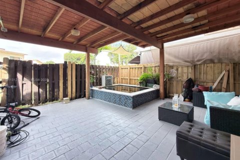 Townhouse in Miami, Florida 3 bedrooms, 163.04 sq.m. № 1968078 - photo 13