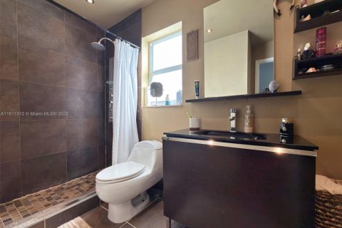 Townhouse in Miami, Florida 3 bedrooms, 163.04 sq.m. № 1968078 - photo 21