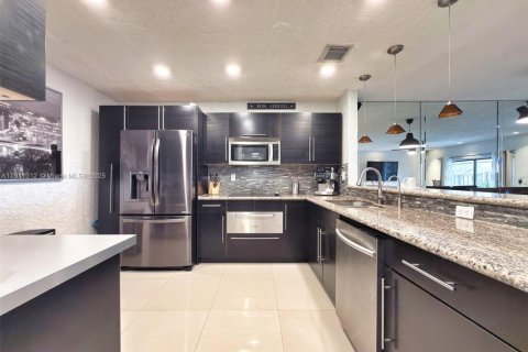 Townhouse in Miami, Florida 3 bedrooms, 163.04 sq.m. № 1968078 - photo 9