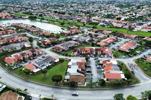 Townhouse in Miami, Florida 3 bedrooms, 163.04 sq.m. № 1968078 - photo 4