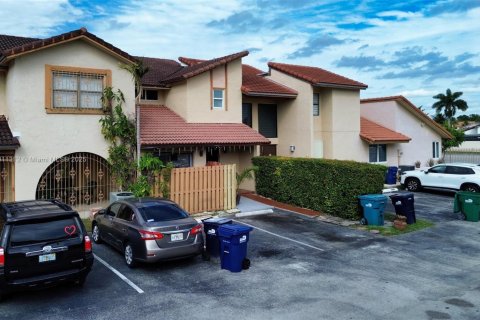 Townhouse in Miami, Florida 3 bedrooms, 163.04 sq.m. № 1968078 - photo 3