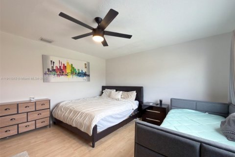 Townhouse in Miami, Florida 3 bedrooms, 163.04 sq.m. № 1968078 - photo 25