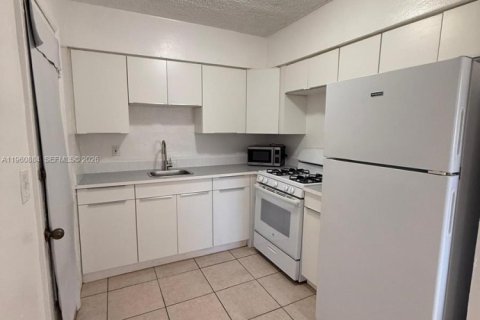 Снять в аренду квартиру в Норт-Майами-Бич, Флорида 1 спальня, 60.39м2, № 2023637 - фото 2