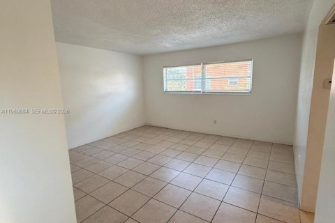 Снять в аренду квартиру в Норт-Майами-Бич, Флорида 1 спальня, 60.39м2, № 2023637 - фото 3