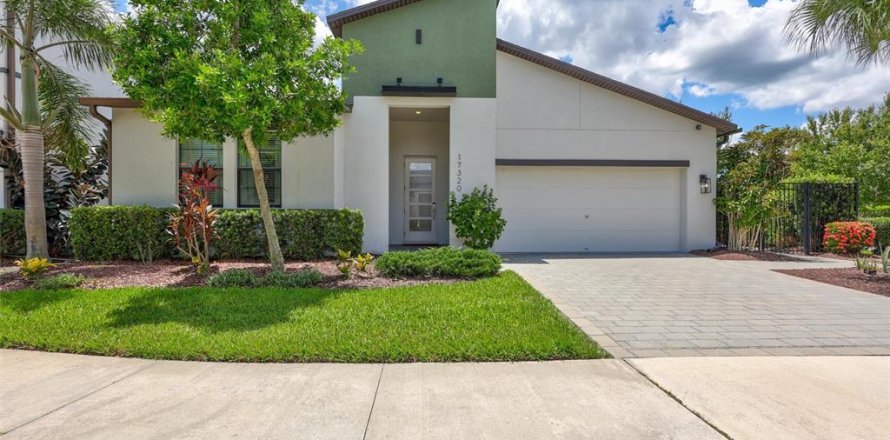 House in Land O' Lakes, Florida 3 bedrooms, 173.17 sq.m. № 1849511