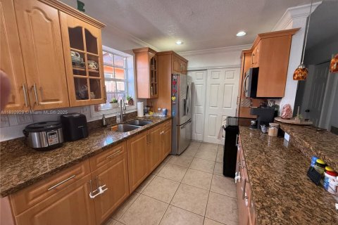 House in West Park, Florida 3 bedrooms, 93.65 sq.m. № 1814167 - photo 12