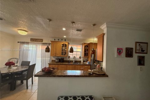 House in West Park, Florida 3 bedrooms, 93.65 sq.m. № 1814167 - photo 13