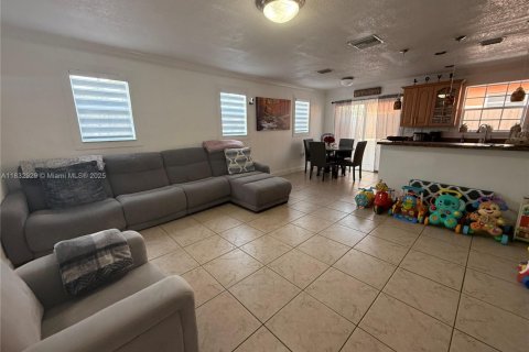 House in West Park, Florida 3 bedrooms, 93.65 sq.m. № 1814167 - photo 8