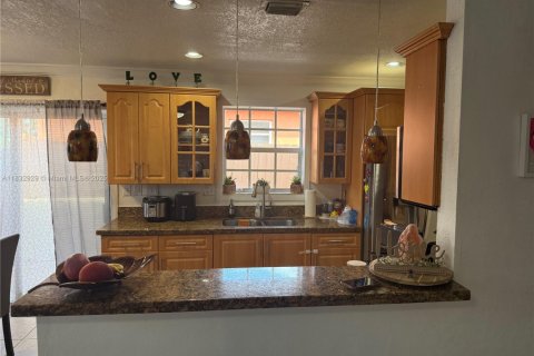 House in West Park, Florida 3 bedrooms, 93.65 sq.m. № 1814167 - photo 14
