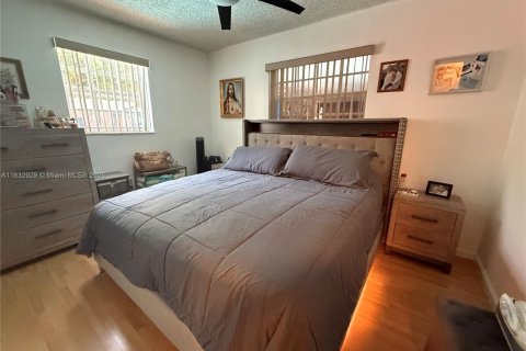 House in West Park, Florida 3 bedrooms, 93.65 sq.m. № 1814167 - photo 18