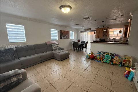 House in West Park, Florida 3 bedrooms, 93.65 sq.m. № 1814167 - photo 9