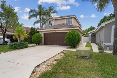 House in Boynton Beach, Florida 4 bedrooms, 221.85 sq.m. № 1838251 - photo 2