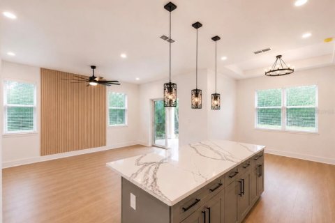 Casa en venta en Brooksville, Florida, 4 dormitorios, 183.02 m2 № 2208276 - foto 3