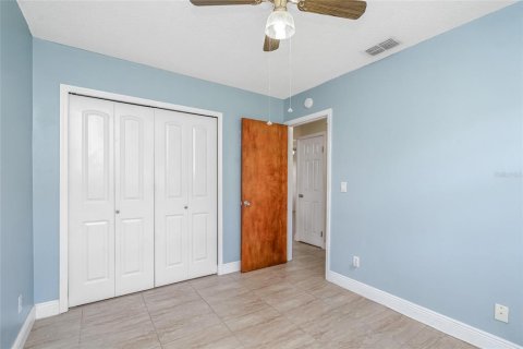Villa ou maison à vendre à Tampa, Floride: 2 chambres, 101.82 m2 № 2351868 - photo 11