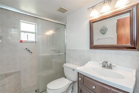 Villa ou maison à vendre à Tampa, Floride: 2 chambres, 101.82 m2 № 2351868 - photo 13