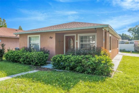Villa ou maison à vendre à Tampa, Floride: 2 chambres, 101.82 m2 № 2351868 - photo 2