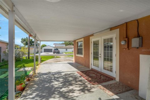 Villa ou maison à vendre à Tampa, Floride: 2 chambres, 101.82 m2 № 2351868 - photo 15
