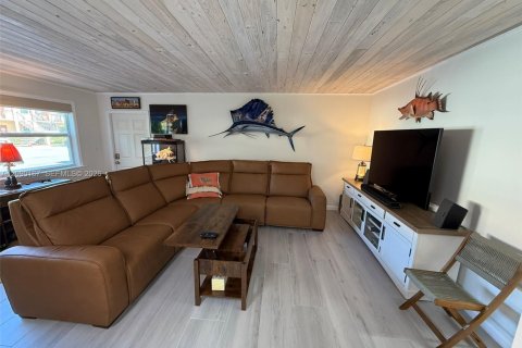 Condo in Stuart, Florida, 2 bedrooms  № 2392060 - photo 6