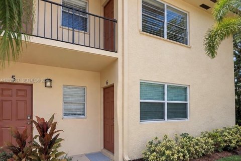 Condo in Stuart, Florida, 2 bedrooms  № 2392060 - photo 2
