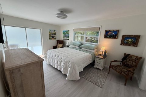 Condo in Stuart, Florida, 2 bedrooms  № 2392060 - photo 13