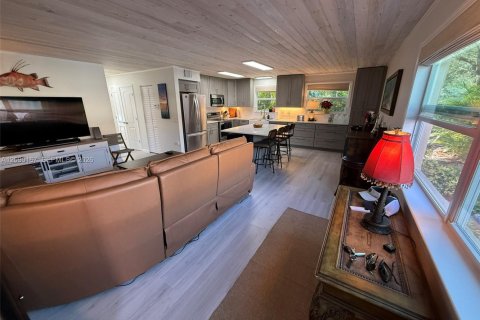 Condo in Stuart, Florida, 2 bedrooms  № 2392060 - photo 5