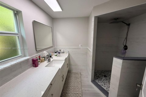 Condo in Stuart, Florida, 2 bedrooms  № 2392060 - photo 12