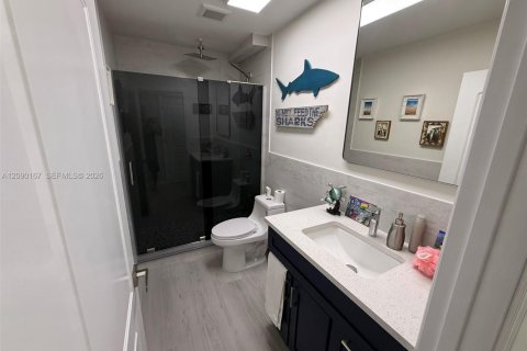 Condo in Stuart, Florida, 2 bedrooms  № 2392060 - photo 14