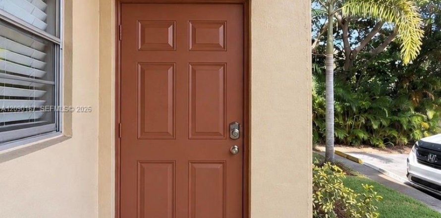 Condo in Stuart, Florida, 2 bedrooms  № 2392060