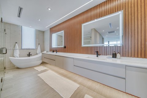 Купить виллу или дом в Норт-Бей-Виллидж, Флорида 6 спален, 436.92м2, № 1968855 - фото 16