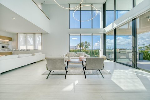 Купить виллу или дом в Норт-Бей-Виллидж, Флорида 6 спален, 436.92м2, № 1968855 - фото 8