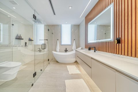 Купить виллу или дом в Норт-Бей-Виллидж, Флорида 6 спален, 436.92м2, № 1968855 - фото 17