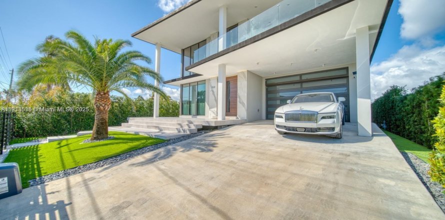 Дом в Норт-Бей-Виллидж, Флорида 6 спален, 436.92м2 № 1968855