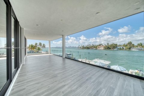 Купить виллу или дом в Норт-Бей-Виллидж, Флорида 6 спален, 436.92м2, № 1968855 - фото 28