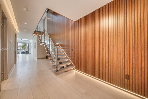 Купить виллу или дом в Норт-Бей-Виллидж, Флорида 6 спален, 436.92м2, № 1968855 - фото 5