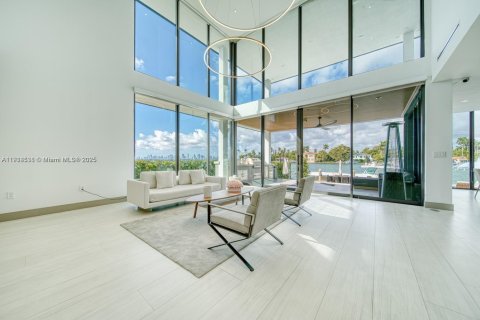 Купить виллу или дом в Норт-Бей-Виллидж, Флорида 6 спален, 436.92м2, № 1968855 - фото 7