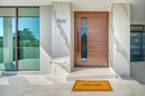 Купить виллу или дом в Норт-Бей-Виллидж, Флорида 6 спален, 436.92м2, № 1968855 - фото 4