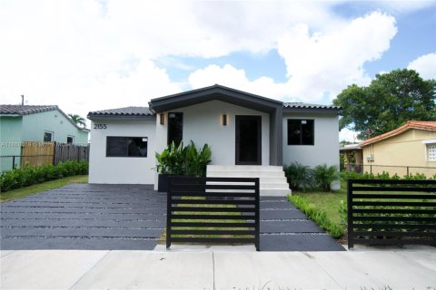 Villa ou maison à vendre à Miami, Floride: 3 chambres, 151.24 m2 № 1895582 - photo 1